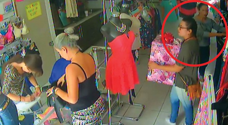 A dona da loja está distraída e dois 'clientes' aproveitam para roubar...