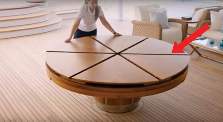 A magic dining table that expands in one movement!