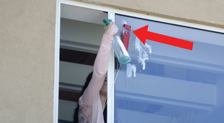 Window cleaning magic! This gadget is incredibly easy to use!