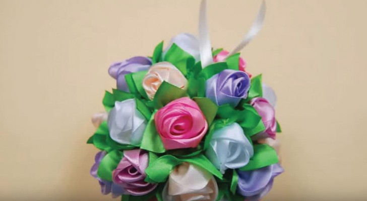 Bouquet de roses fait à la main : voici comment le réaliser, étape par étape, en toute simplicité