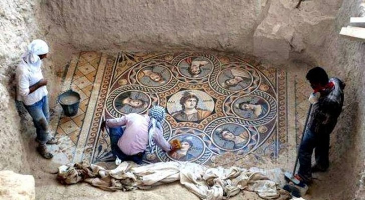 Salvano antichi mosaici da un'inondazione: dopo 2000 anni lo stato di conservazione è incredibile