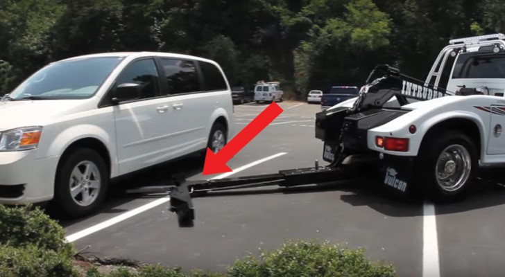 Un curieux véhicule s'approche de la voiture: ce qui se passe en quelques secondes va vous inquiéter