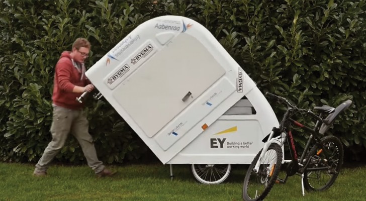 Acampar de bicicleta? Com esta roulote será possível!