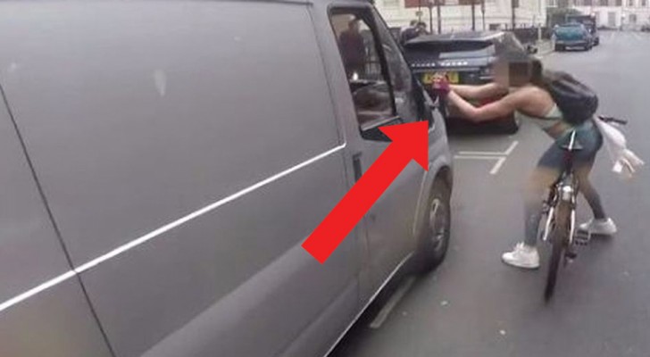 A girl pays a rude motorist back for his insulting words!