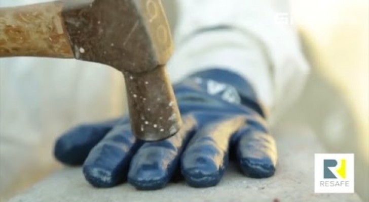Questi guanti offrono la massima protezione durante i lavori manuali: nulla può distruggerli!