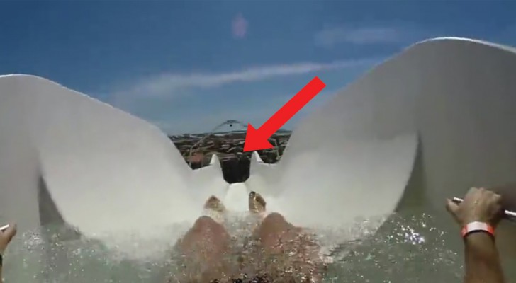 En jättehög vattenrutschkana: det här är vad som händer när man åker utför