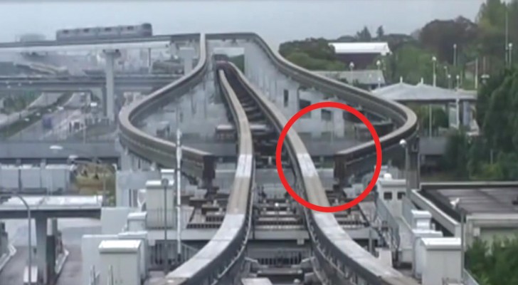 Amazing Precision! --- the Osaka Monorail (Japan)