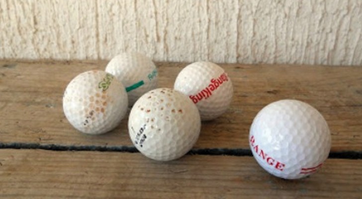 Cosa ci fanno delle palline da golf in giardino? Ecco un'idea da copiare subito!