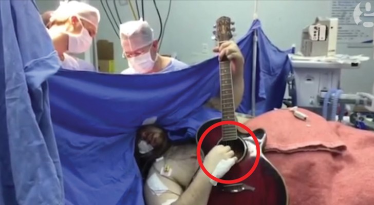 Hij moet bij bewustzijn blijven: deze man zingt en speelt gitaar terwijl hij wordt geopereerd aan een hersentumor!