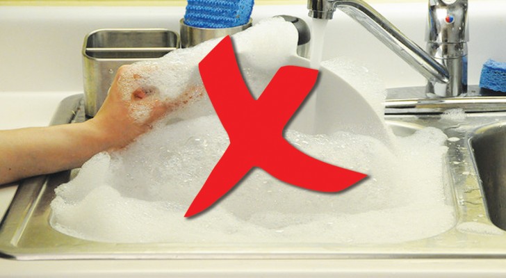 Voilà pourquoi vous ne devriez jamais, jamais laver la vaisselle à la main