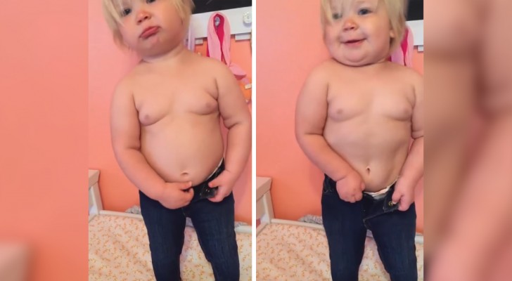 La bambina che cerca di infilarsi i jeans attillati sta facendo divertire il web: l'impresa è adorabile