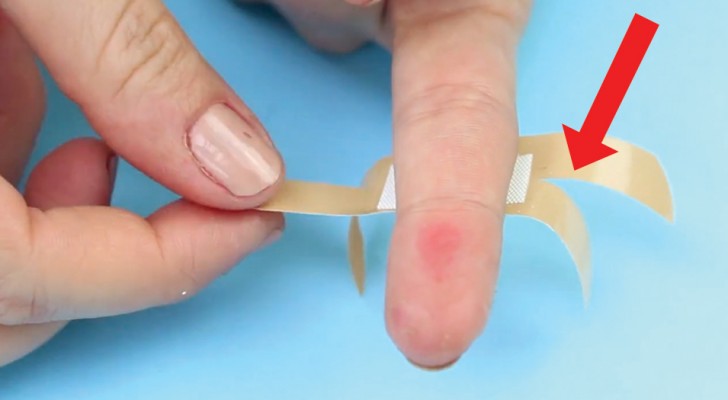Så här sätter man ett plåster på rätt sätt så att fingret kan röra på sig
