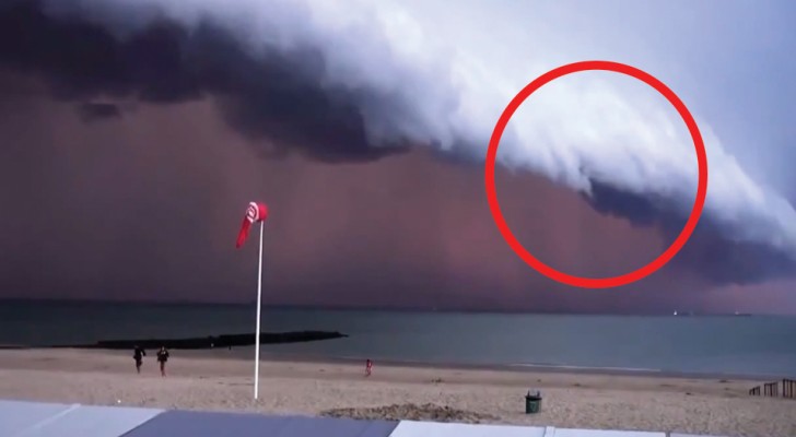 Een onweersbui nadert de kust van België: het landschap is angstaanjagend!