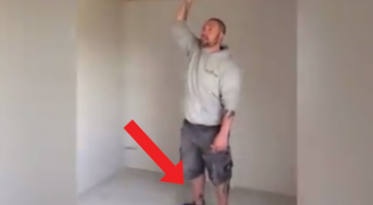 Este hombre ha encontrado el modo de hacer divertido los trabajos domesticos: miren como usa los pies!