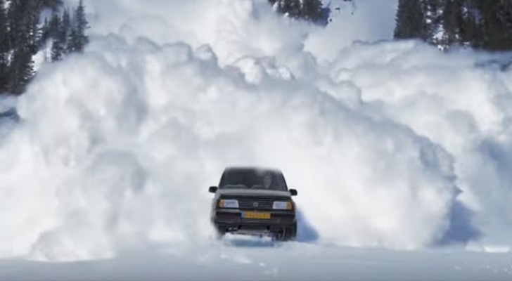 Il crée cette vidéo pour vendre sa vieille voiture: maintenant 2 millions de personnes veulent l'acheter