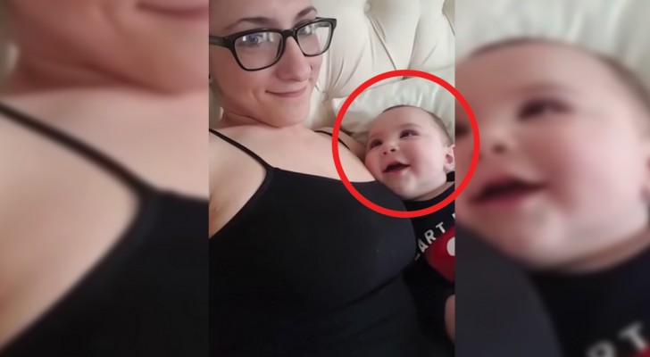 Ce bébé est tellement amoureux de sa maman qu'il n'arrive pas à détacher ses yeux d'elle!