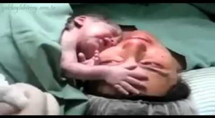 The extraordinary scene of the newborn