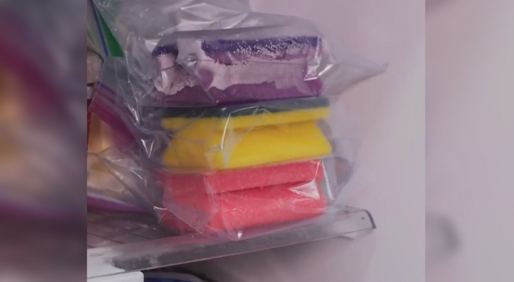 Simple but very useful kitchen Sponge Hacks!