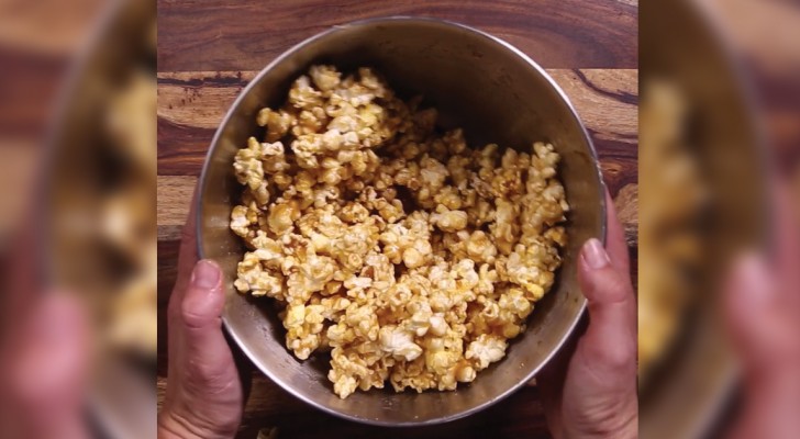 Pop corn al caramello: la ricetta da fare a casa per farli venire buoni come quelle del cinema
