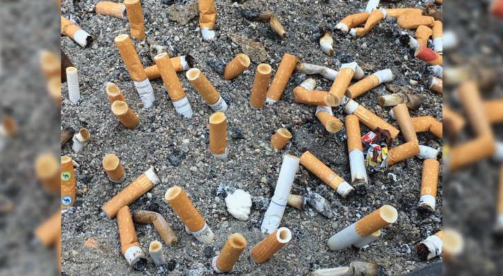 Le sigarette sono una fonte di inquinamento da non sottovalutare: Codacons propone un divieto totale di fumo sulle spiagge