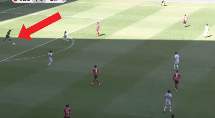 Um dos gols mais absurdos de todos os tempo: goleiro japonês entregou tudo...