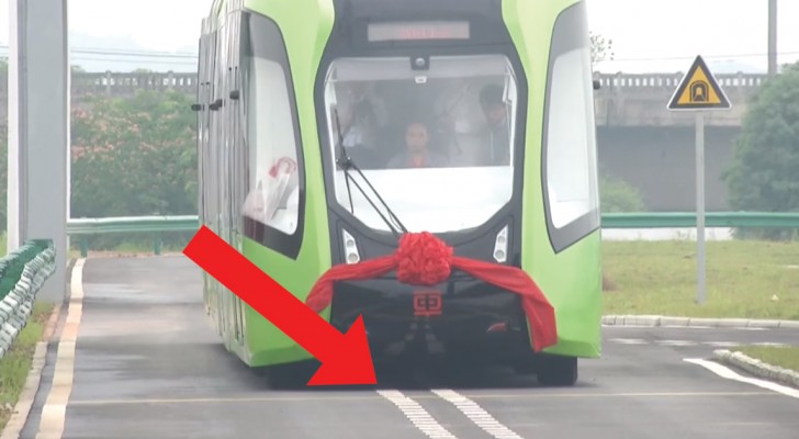 China reveals the world's first virtual no-rails train track!
