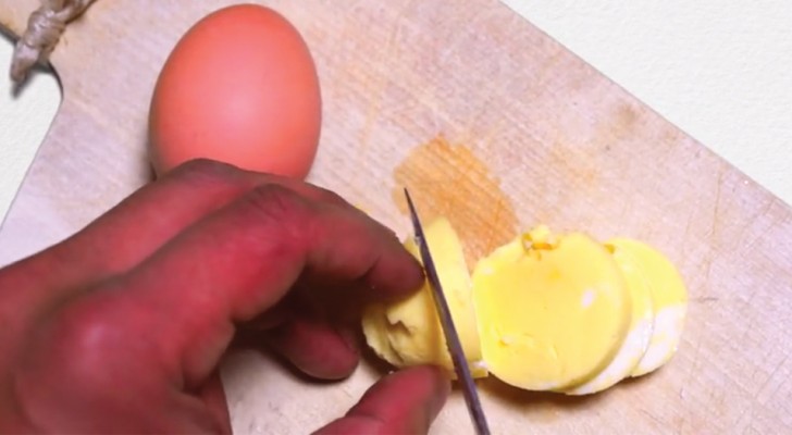 Come strapazzare un uovo senza nemmeno aprirlo (e stupire chiunque col risultato!)