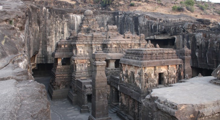 Il tempio di Kailasa è ricavato da un unico monolite ed è il più grande al mondo nel suo genere