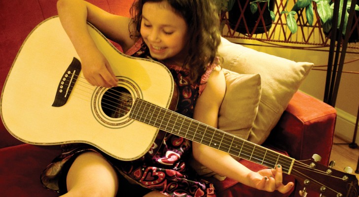 Perché è meglio regalare ai vostri figli uno strumento musicale e non uno smartphone