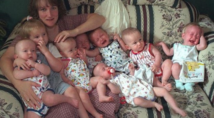 Em 1997, pela primeira vez, uma mulher deu à luz a 7 bebês: depois de 20 anos a família está mais unida do que nunca