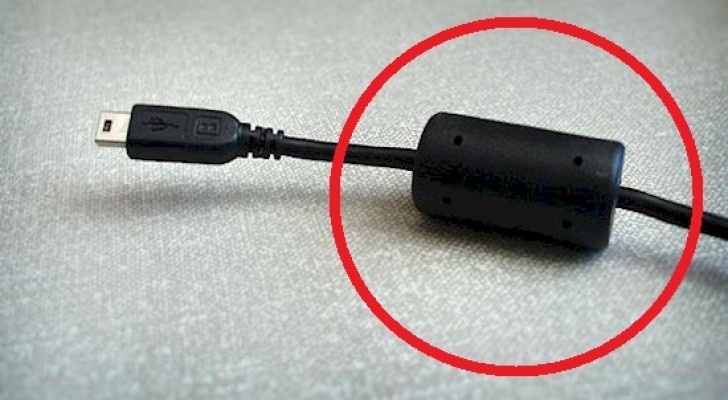 A cosa serve il cilindro nero che tanti carica batterie hanno?