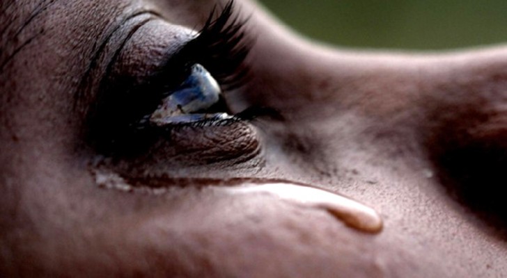 Sei un tipo che piange molto? Gli scienziati hanno scoperto come ricavare elettricità dalle lacrime