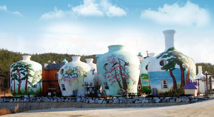 Questo villaggio vacanze in Corea del Sud permette di alloggiare in bellissime case a forma di vaso