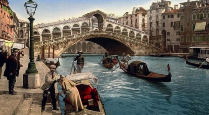 Queste cartoline a colori mostrano tutta la bellezza di Venezia alla fine dell'800