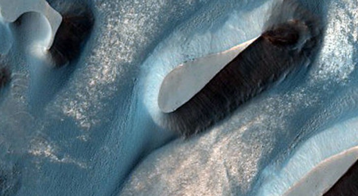 De NASA heeft meer dan 1000 heldere opnamen van Mars gepubliceerd waarin de planeet in al zijn betovering wordt getoond