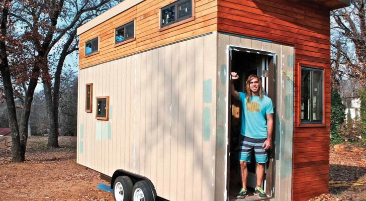 He built a 150 sq. ft. (14 sq. m.) house to avoid paying expensive dorm fees -- its interior will amaze you!