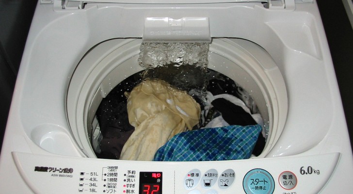 5 trucchi per pulire la lavatrice con mezzi naturali