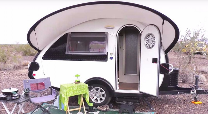 Een vrouw besloot om in deze piepkleine caravan te wonen: en het is alles wat ze nodig heeft