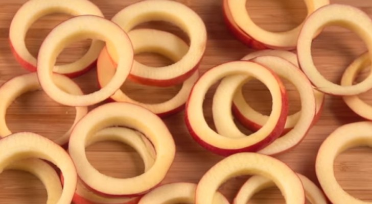 Como preparar anéis de maçã fritos com canela mais do que gostosos!