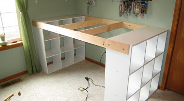 Combine 3 IKEA shelves ... and get a spacious and economical desk!