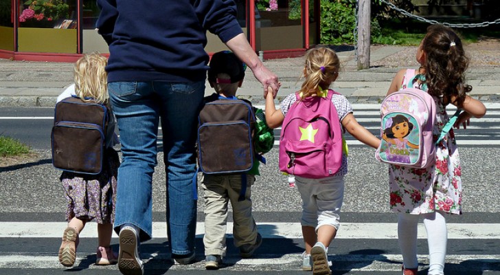 Foto del primo giorno di scuola: ecco quali rischi si corrono condividendole sui social network