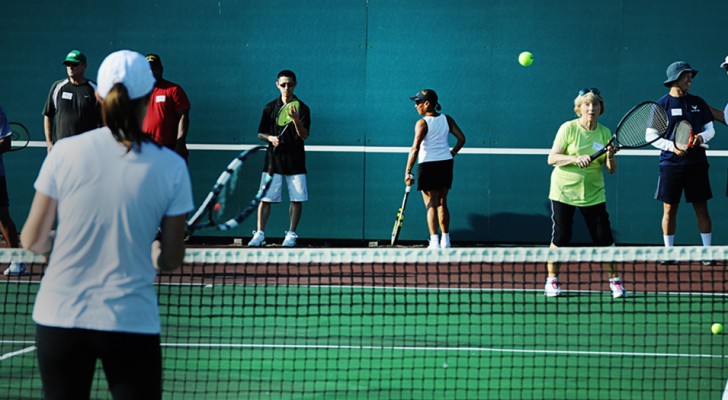 Giocare a tennis allunga la vita: lo rivela un maxi studio su sport e salute