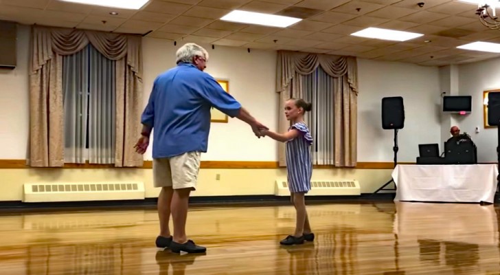 La bambina sceglie il nonno di 72 anni come partner del saggio di danza e il risultato è incredibile