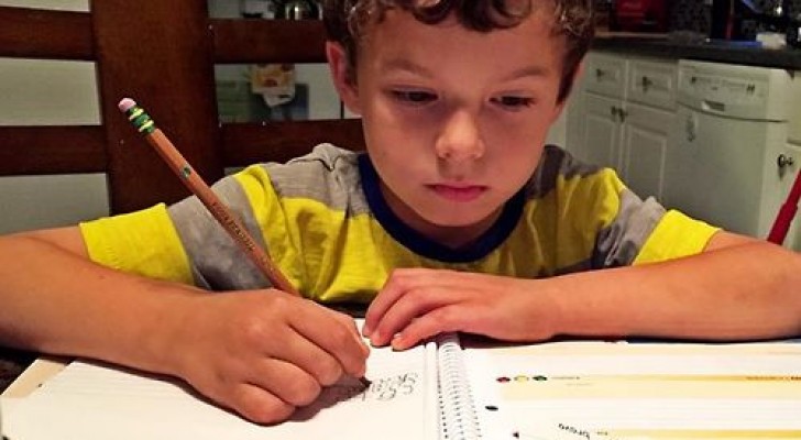 Algumas razões pelas quais uma criança deveria sempre fazer as tarefas da escola sozinha