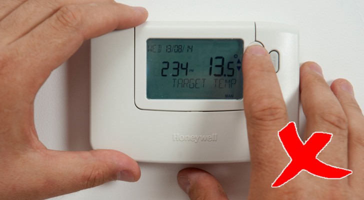 16 trucchi intuitivi per stare al caldo dentro casa limitando l'uso del riscaldamento