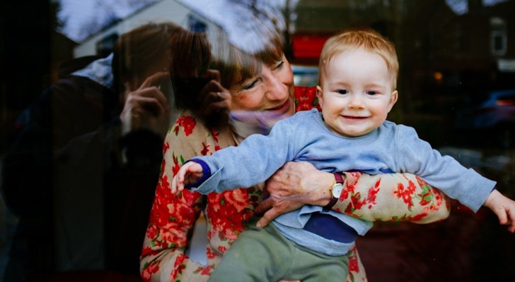 Secondo uno studio, prendersi cura dei nipoti può rendere la vita dei nonni più felice e appagante