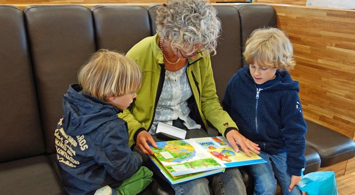 Een keer per week voor de kleinkinderen zorgen kan de mentale veroudering van oma’s vertragen: dat beweert een studie