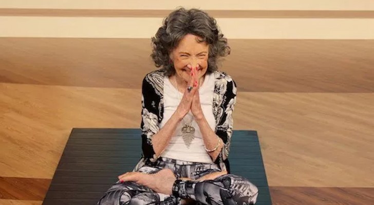 Drei Ratschläge zum glücklich sein von der ältesten Yogalehrerin der Welt