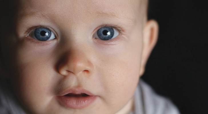 Volgens een onderzoek staren baby's naar je omdat ze je heel mooi vinden