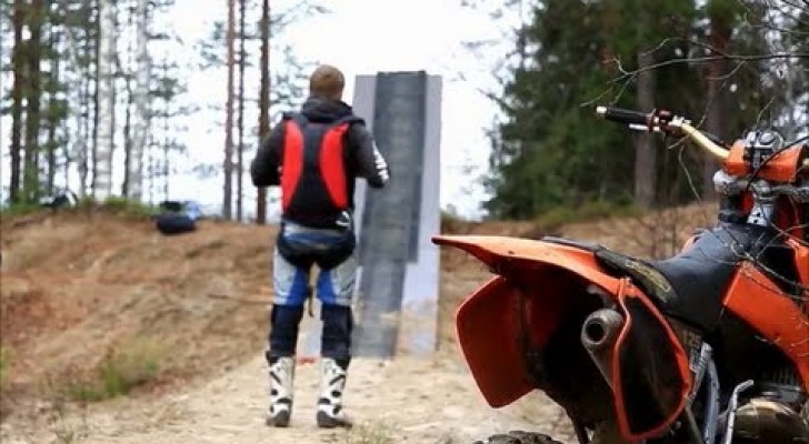 En Motocross uno de los saltos mas increibles para las pantallas de cine!